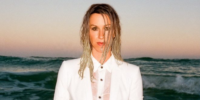 alanis morissette the storm before the calm recensione