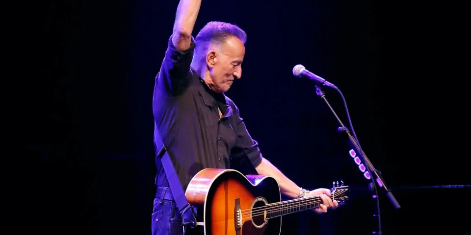 bruce springsteen only the strong survives recensione